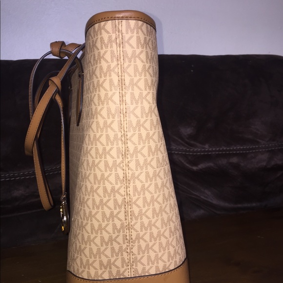 🤩SOLD🤩🎄🎉SPECIAL MICHAEL KORS TOTE W/wristlet - Picture 3 of 8